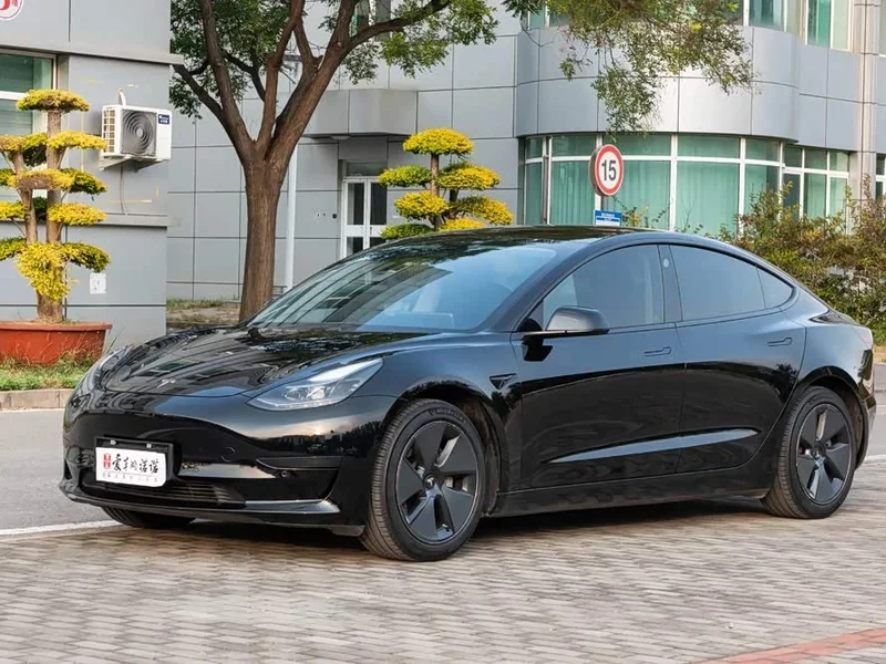 Tesla Model 3 — фото 1