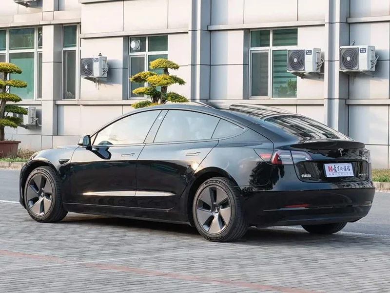 Tesla Model 3 — фото 2