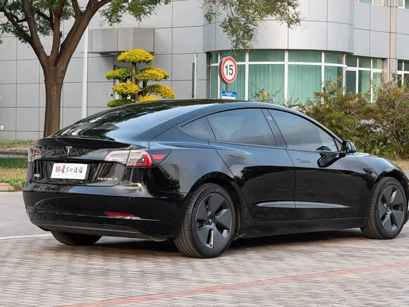 Tesla Model 3 — фото 3