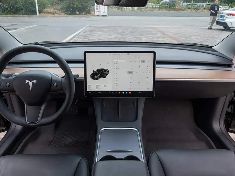 Tesla Model 3 — фото 6