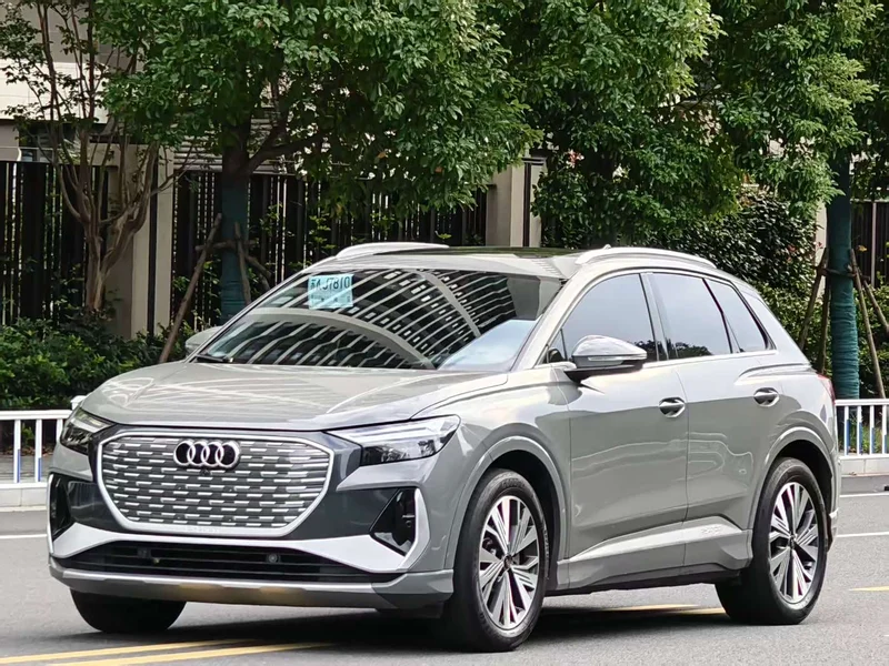 Audi Q4 e-tron — фото 1