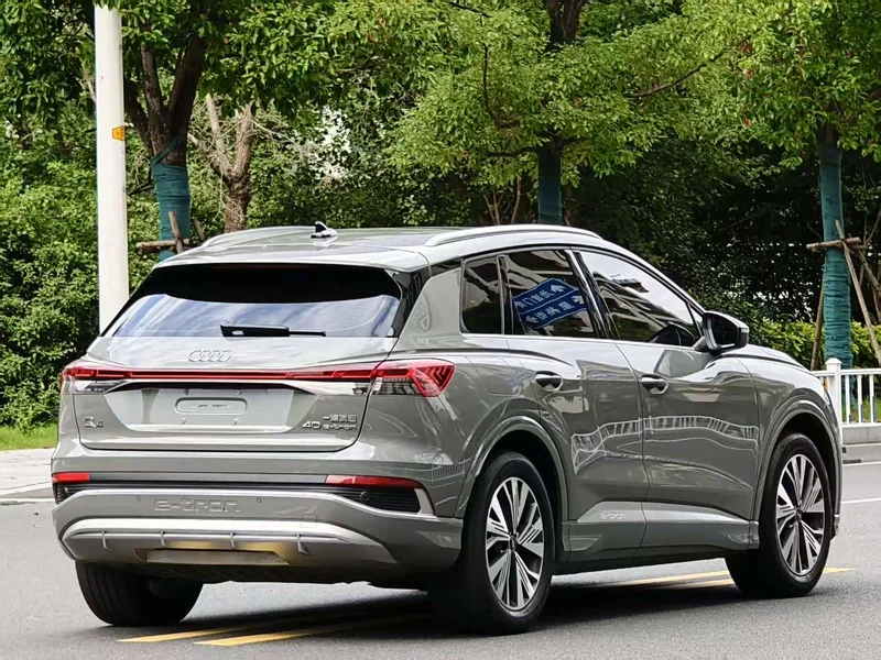 Audi Q4 e-tron — фото 12