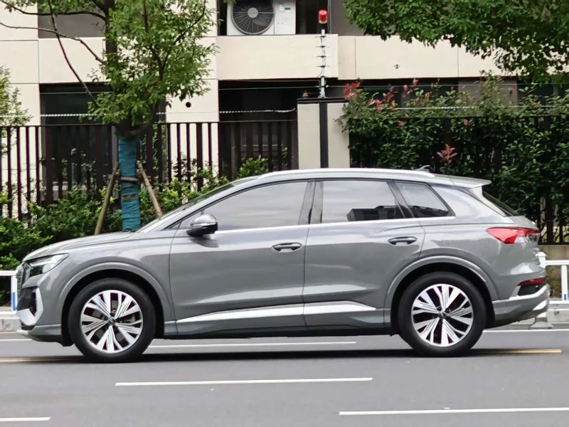 Audi Q4 e-tron — фото 13