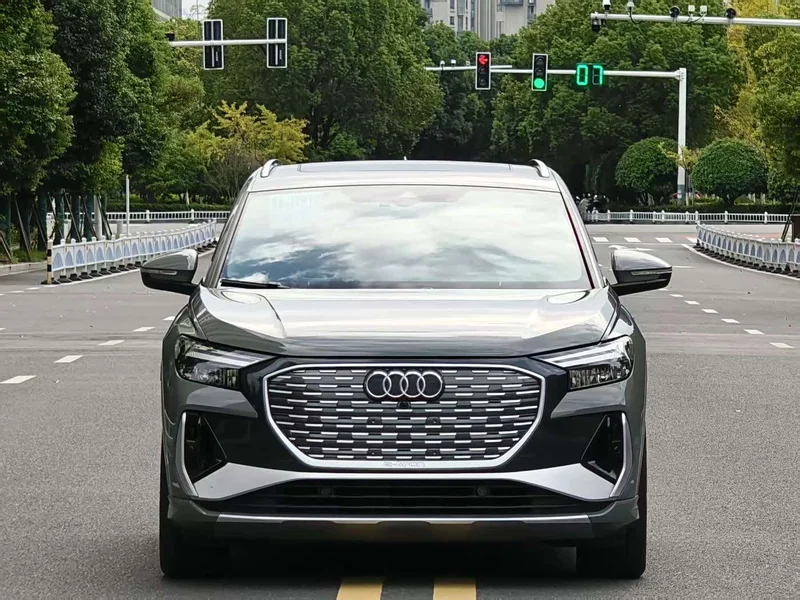 Audi Q4 e-tron — фото 2