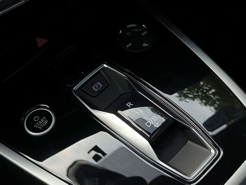 Audi Q4 e-tron — фото 9