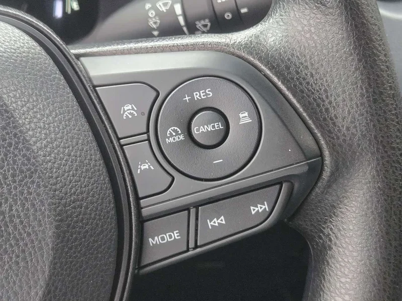 Toyota Corolla Cross — фото 22