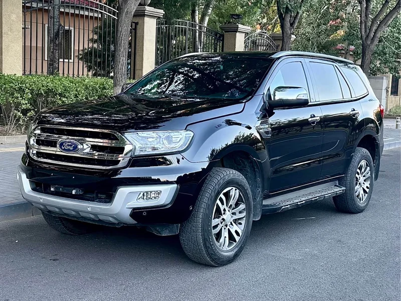Ford Everest — фото 1