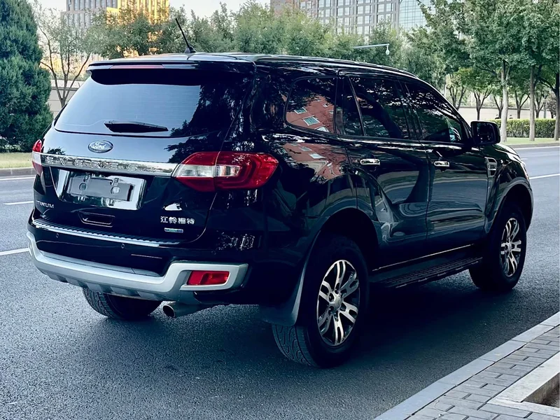 Ford Everest — фото 14