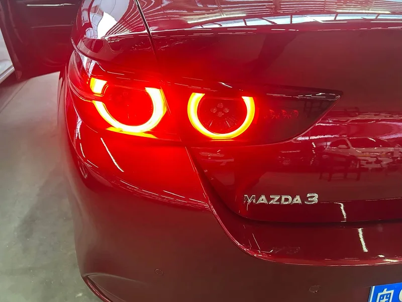 Mazda 3 Axela — фото 17
