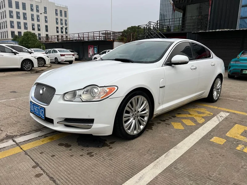 Jaguar XF — фото 1