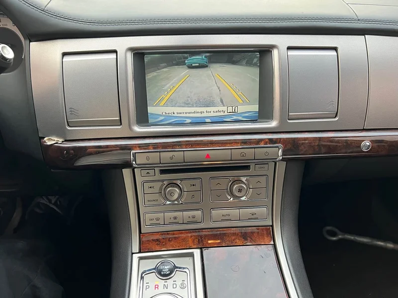 Jaguar XF — фото 11