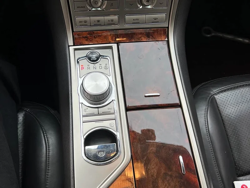 Jaguar XF — фото 12