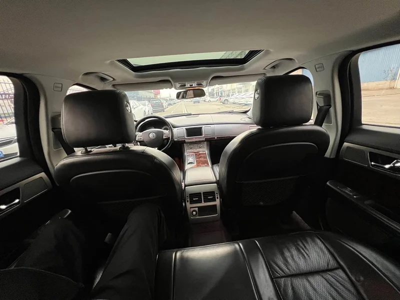 Jaguar XF — фото 15