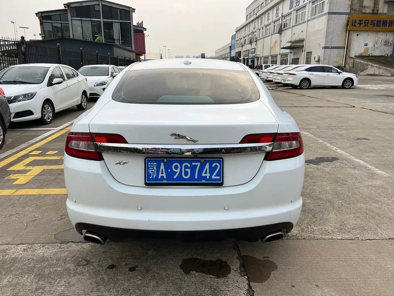 Jaguar XF — фото 18