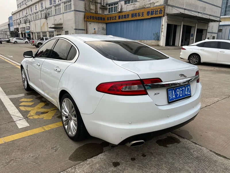 Jaguar XF — фото 19