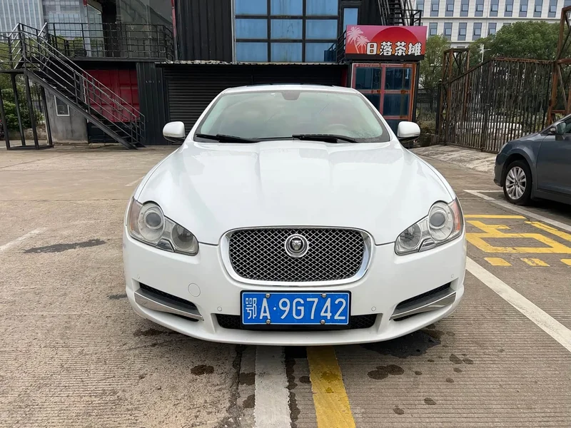 Jaguar XF — фото 2