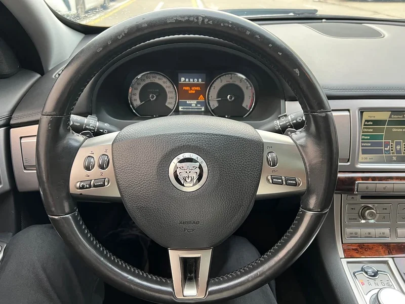 Jaguar XF — фото 10