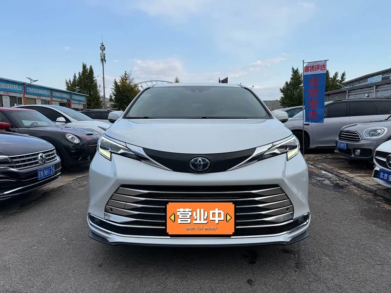 Toyota Sienna — фото 2