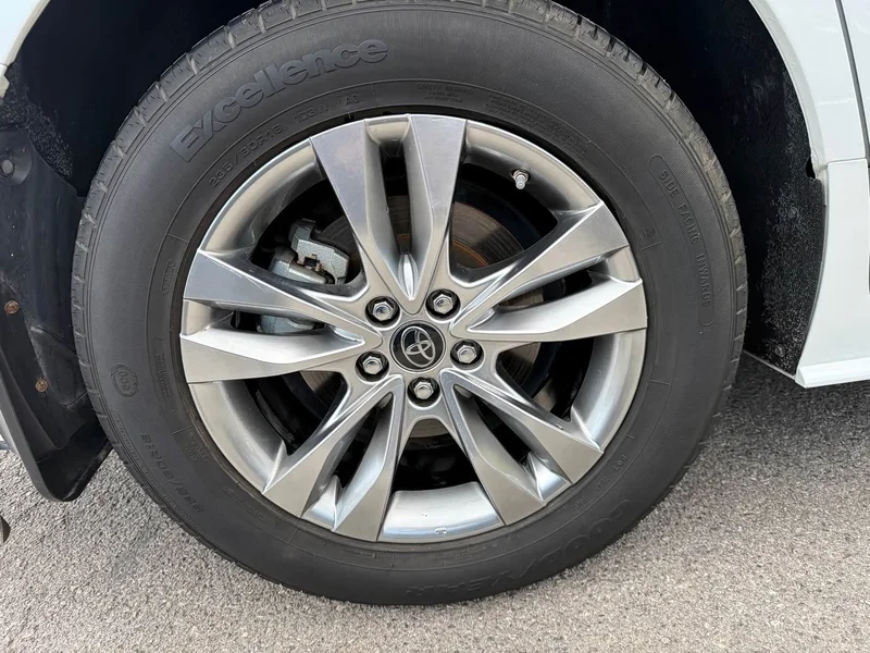 Toyota Sienna — фото 9