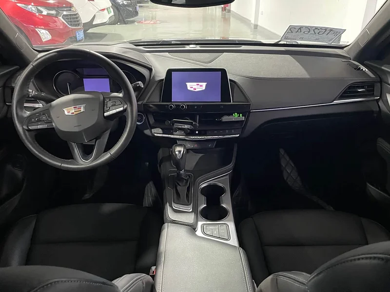Cadillac CT4 — фото 11