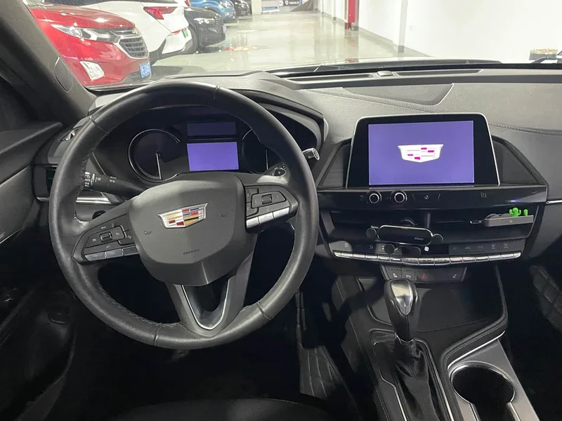 Cadillac CT4 — фото 12