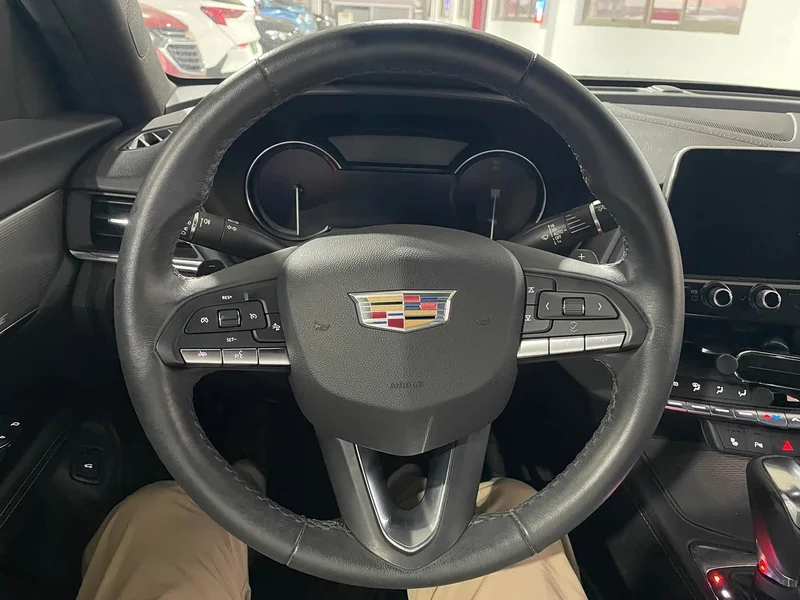 Cadillac CT4 — фото 15