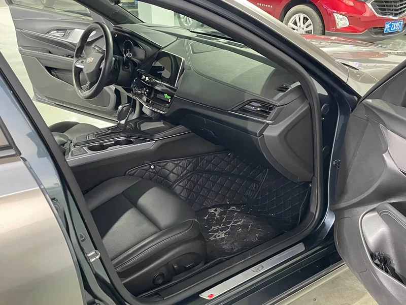 Cadillac CT4 — фото 9
