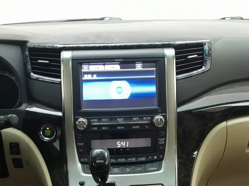 Toyota Alphard — фото 12