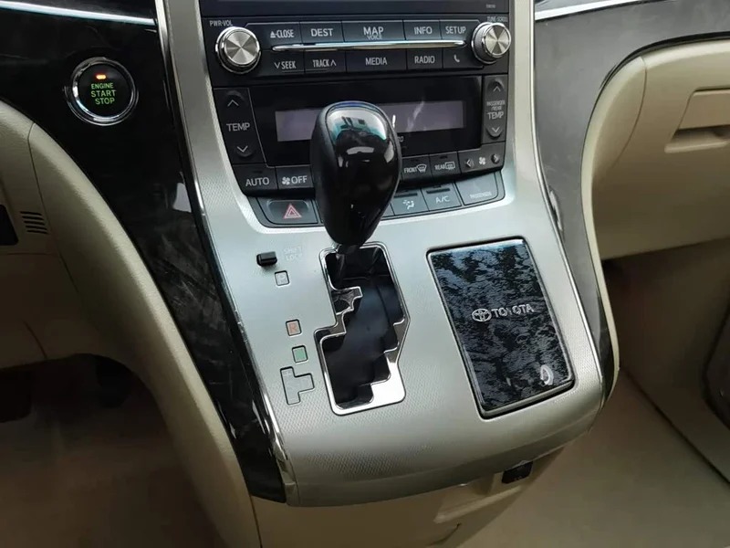 Toyota Alphard — фото 13