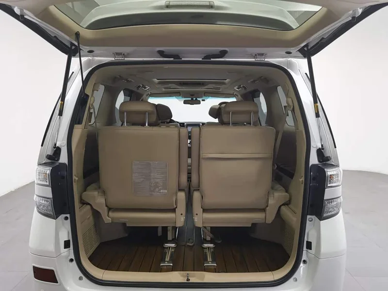 Toyota Alphard — фото 16