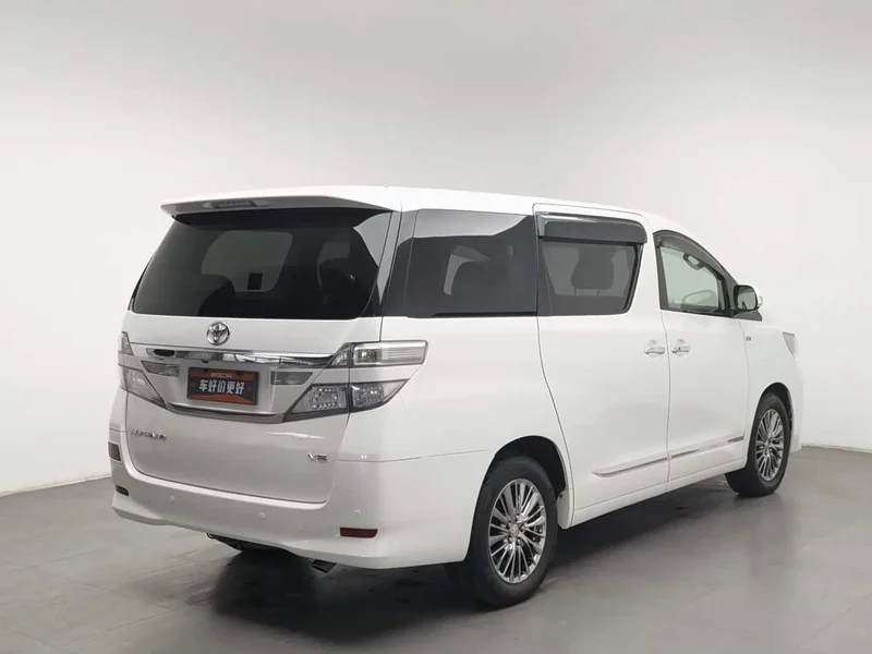 Toyota Alphard — фото 2