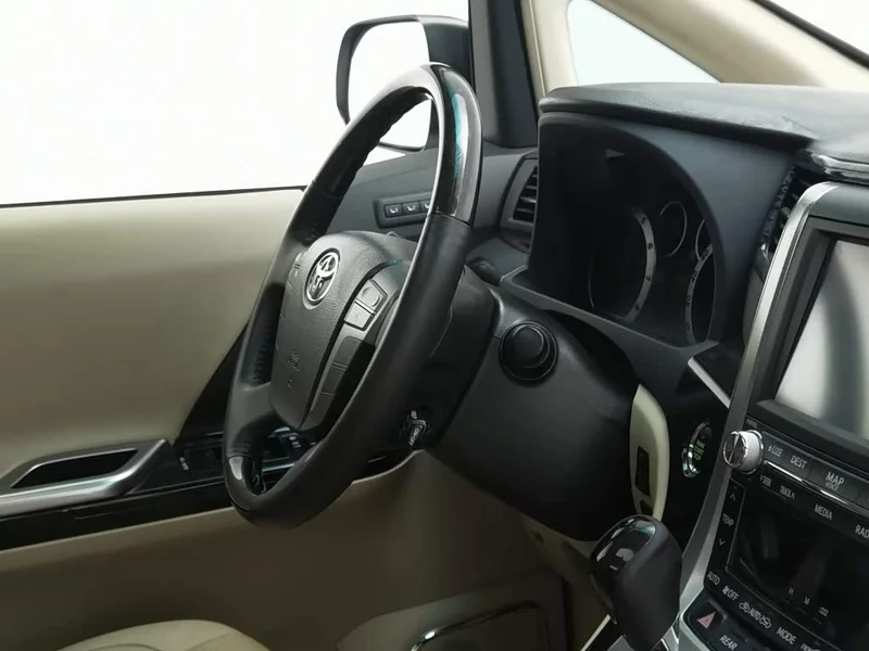 Toyota Alphard — фото 22