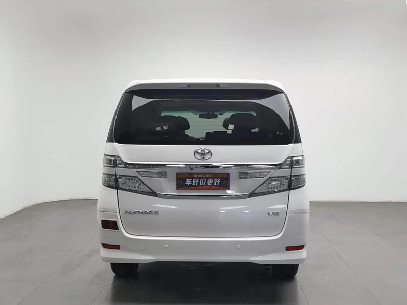 Toyota Alphard — фото 4