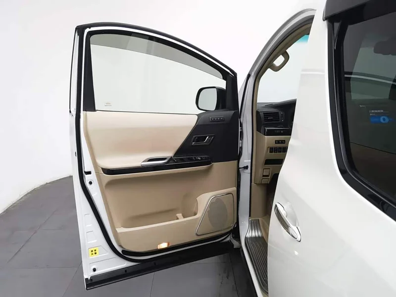 Toyota Alphard — фото 8