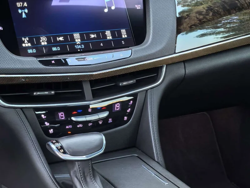 Cadillac CT6 — фото 13