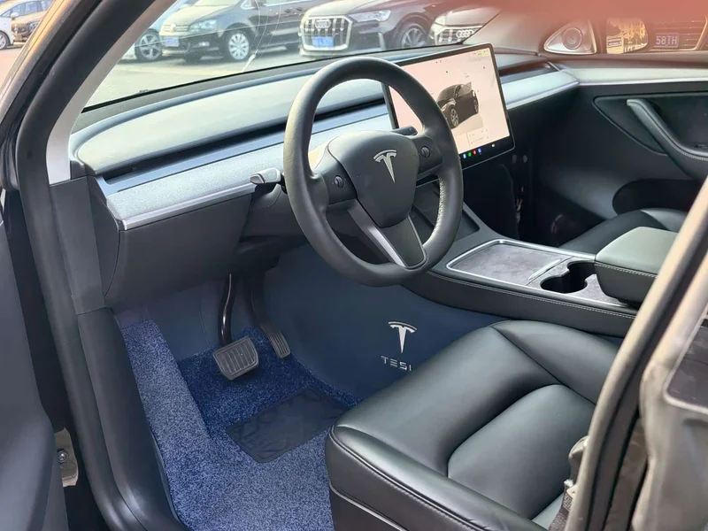 Tesla Model Y — фото 13