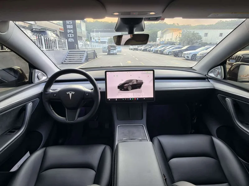 Tesla Model Y — фото 19
