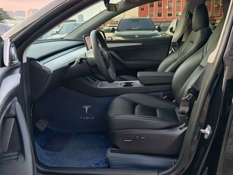 Tesla Model Y — фото 10