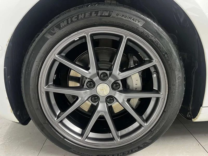 Tesla Model 3 — фото 14