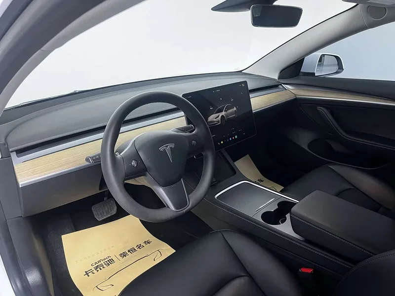 Tesla Model 3 — фото 3