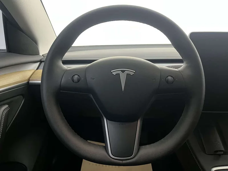 Tesla Model 3 — фото 5