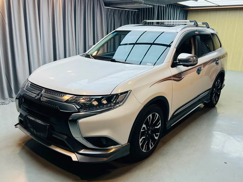 Mitsubishi Outlander — фото 1