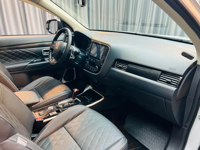 Mitsubishi Outlander — фото 12
