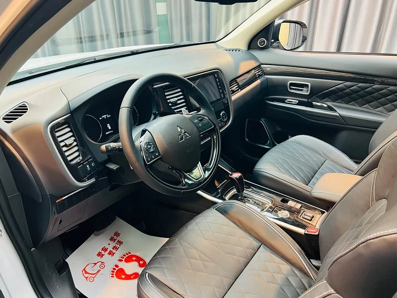 Mitsubishi Outlander — фото 10