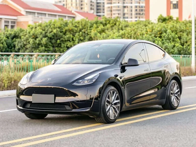 Tesla Model Y — фото 1