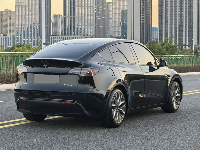 Tesla Model Y — фото 7