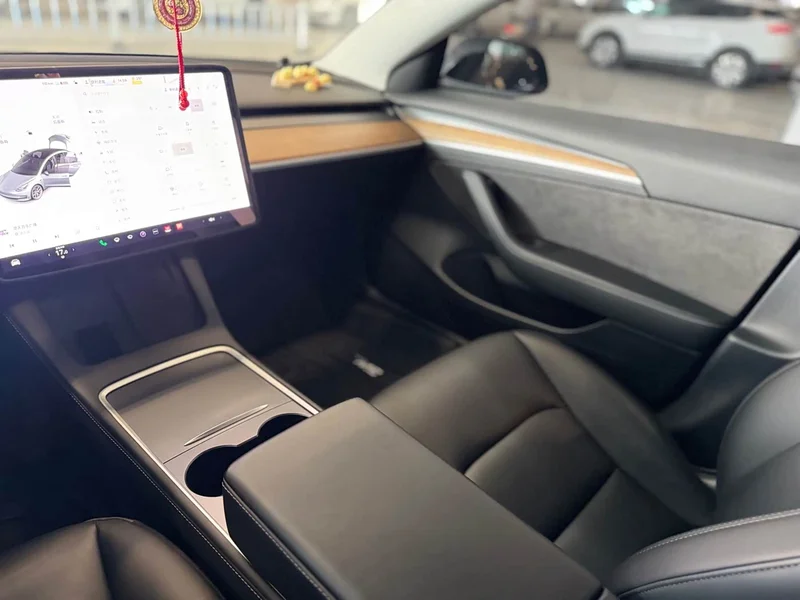 Tesla Model 3 — фото 12