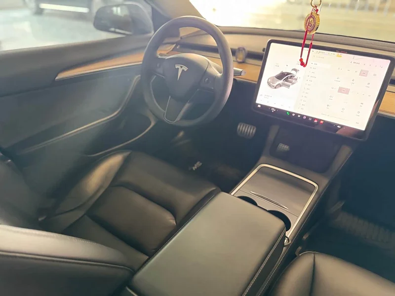 Tesla Model 3 — фото 13