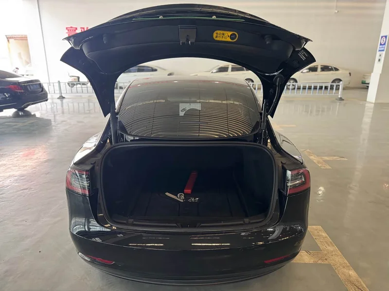 Tesla Model 3 — фото 16