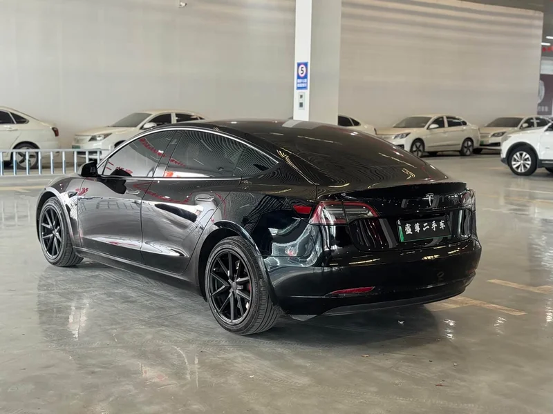 Tesla Model 3 — фото 17